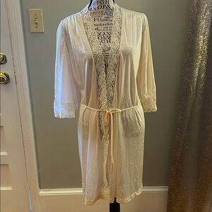 Miss Elaine Cream Lace-Trimmed Robe